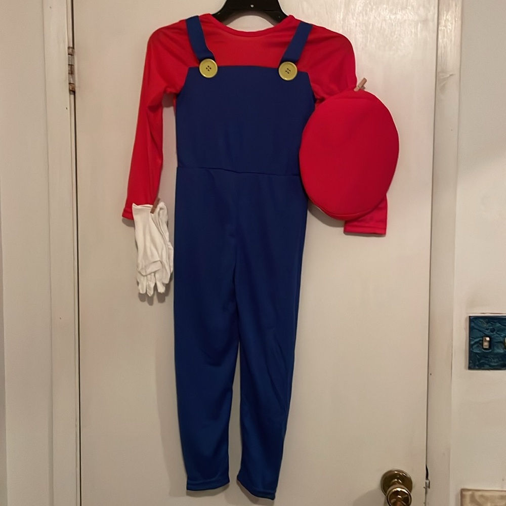 2 Costumes Super Mario Brothers Costume. Deluxe Mario Costume with hat & gloves